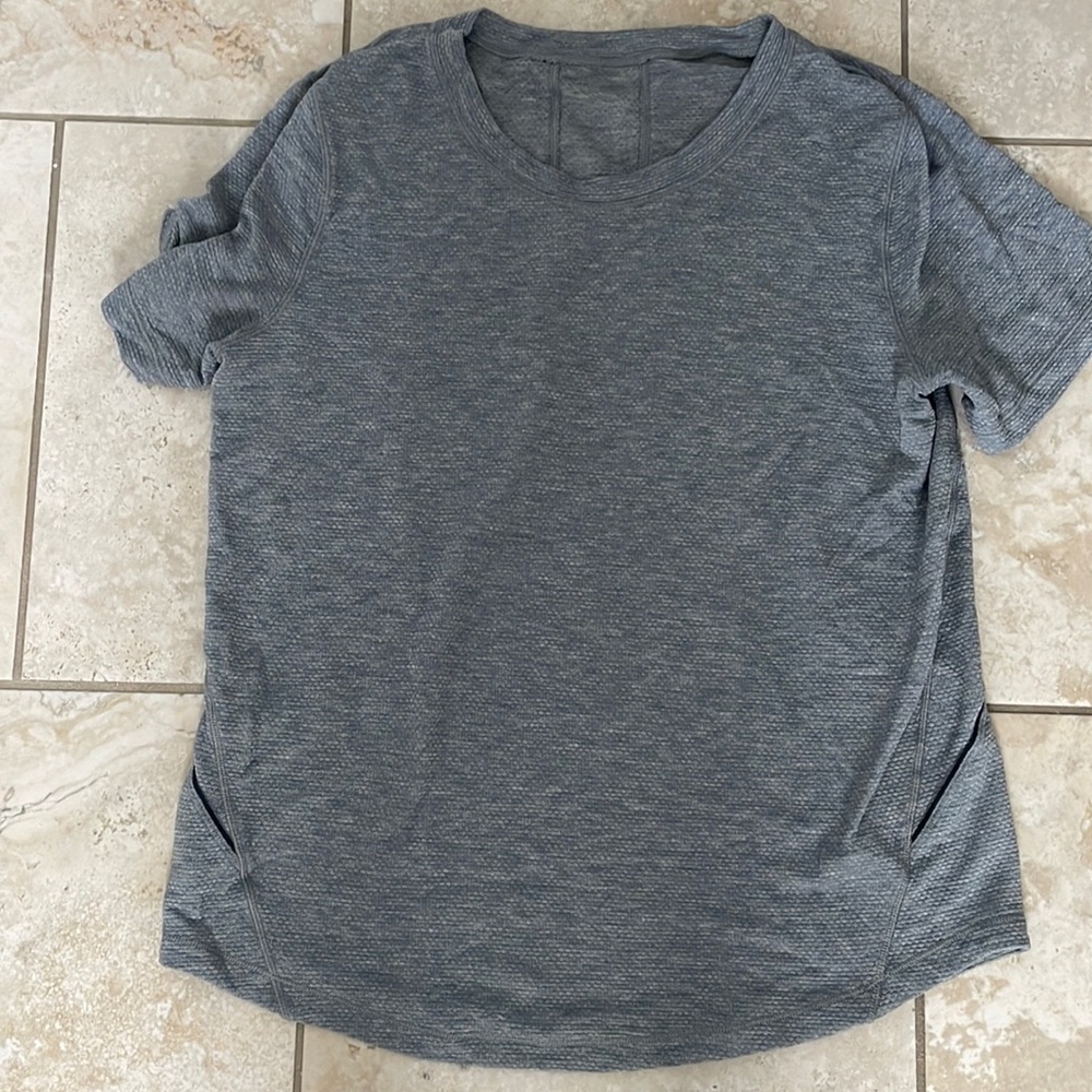Lululemon t shirt
